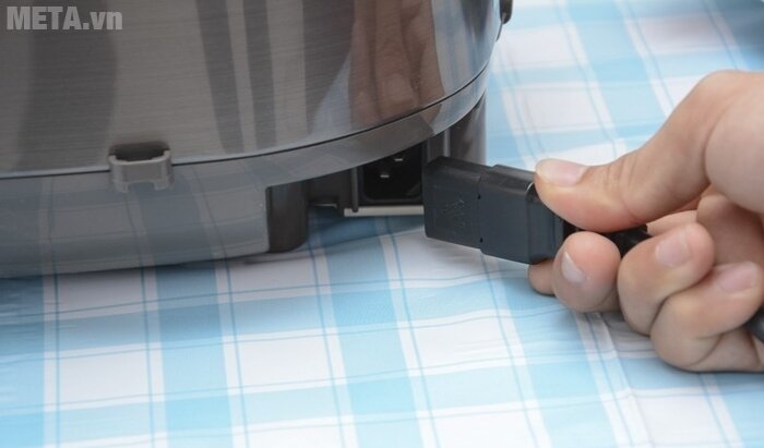 Nồi cơm điện Zojirushi NS-YSQ18