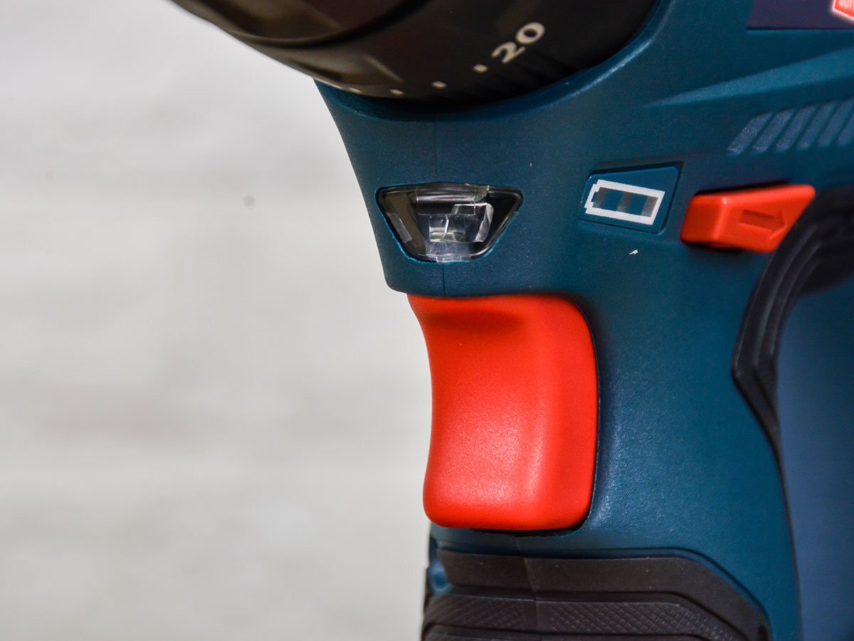 Máy khoan pin Bosch GSB 12V-30