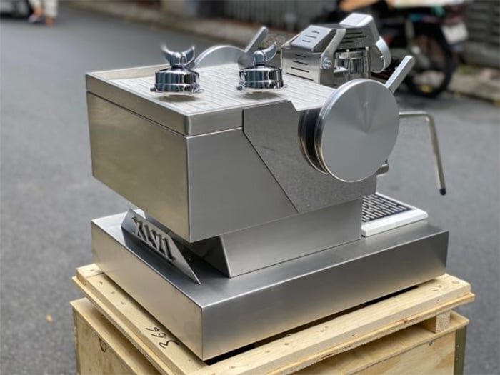 Mặt sau máy pha cà phê  Mặt sau máy pha cà phê