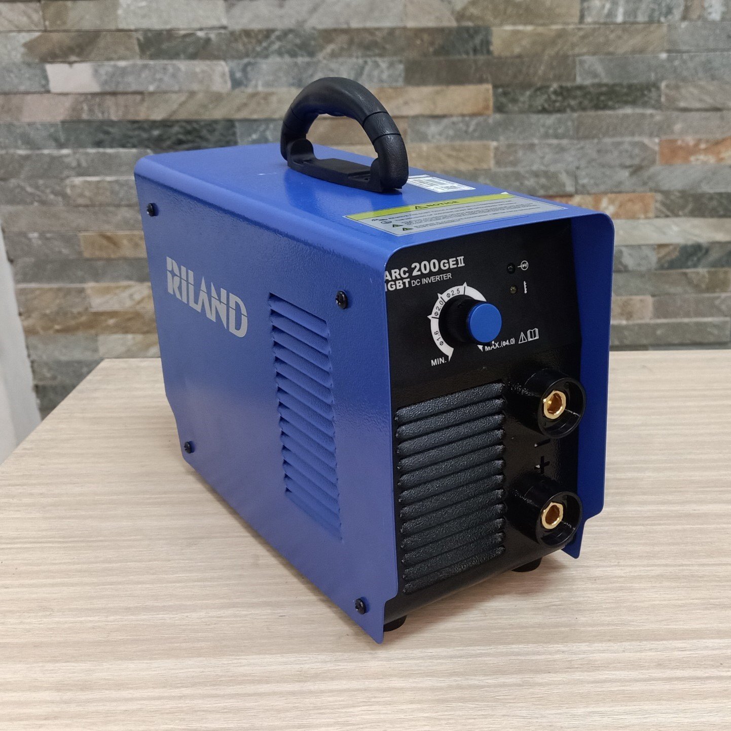  Máy hàn que điện tử Riland ARC 200GE II