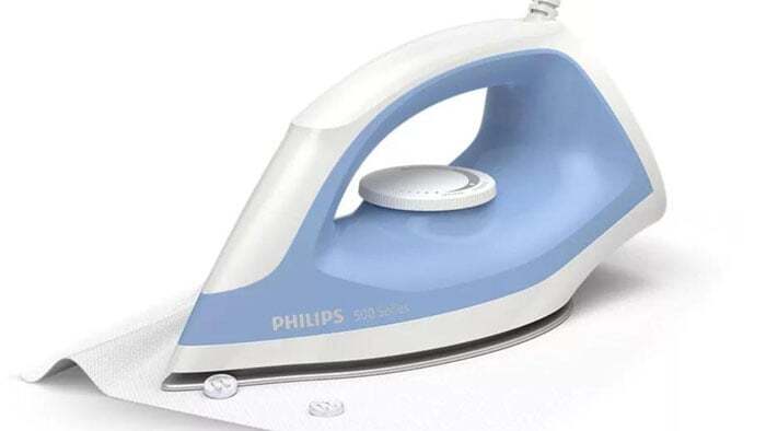 Đầu bàn ủi Philips DST0520/20 còn được thiết kế nhọn Đầu bàn ủi Philips DST0520/20 còn được thiết kế nhọn