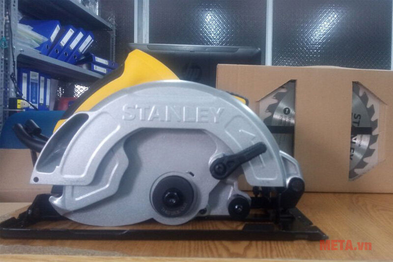 Máy cưa đĩa Stanley SC16