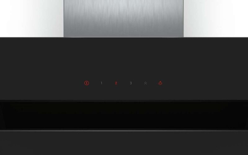 Máy hút mùi Bosch DWK67HM60B sở hữu bảng điều khiển cảm ứng hiện đại, dễ sử dụng (Ảnh: Bosch).