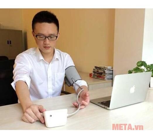 Máy đo huyết áp Yuwell YE660B