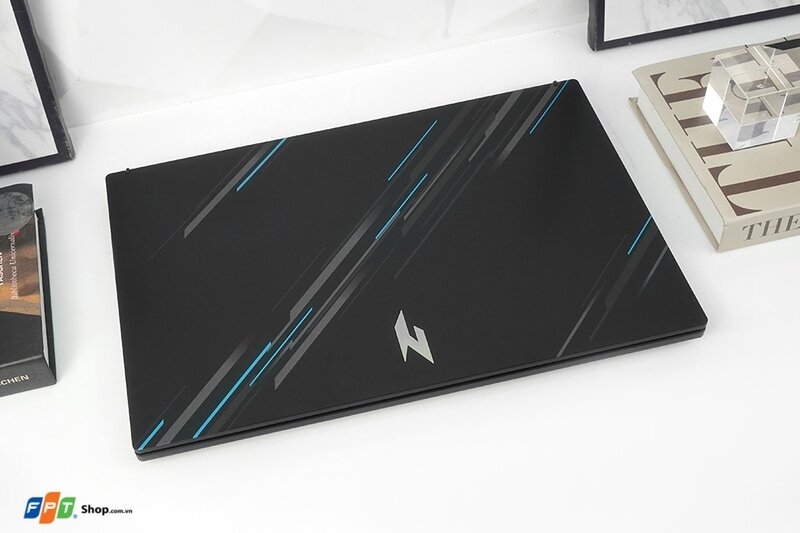 Acer Nitro V ANV15-51-91T5 thiết kế đậm chất esport