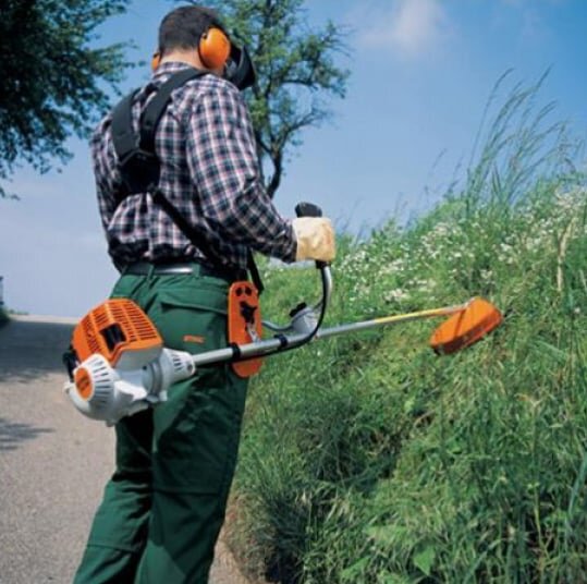 Máy phát cỏ đeo vai Stihl FS 250 cắt được cỏ ngắn, cỏ dài, cỏ cứng