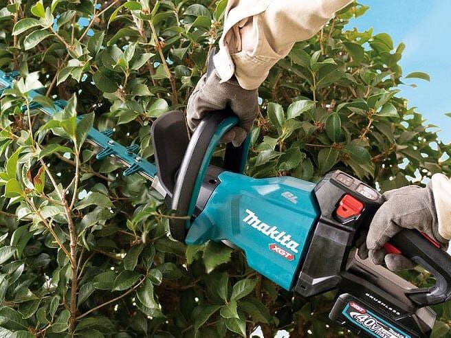 Máy tỉa hàng rào dùng pin Makita UH004GZ01  Máy tỉa hàng rào dùng pin Makita UH004GZ01
