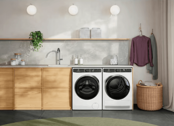 Máy sấy bơm nhiệt Electrolux UltimateCare 9kg EDH903R7WC có thiết kế bên ngoài giống như một chiếc máy giặt lồng ngang