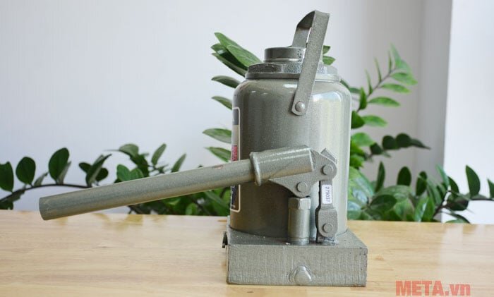 Kích được thiết kế liền khối chắc chắn