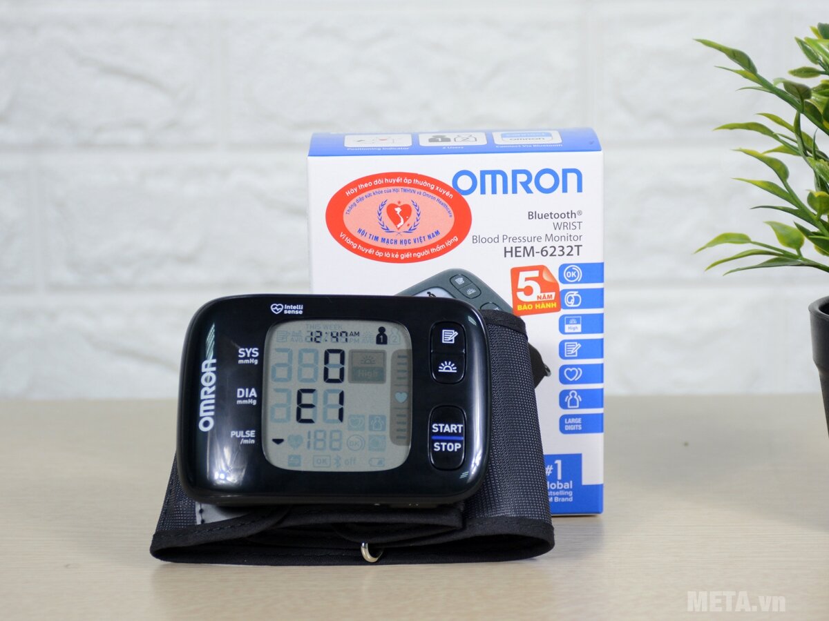 Máy đo huyết áp cổ tay Omron HEM-6232T