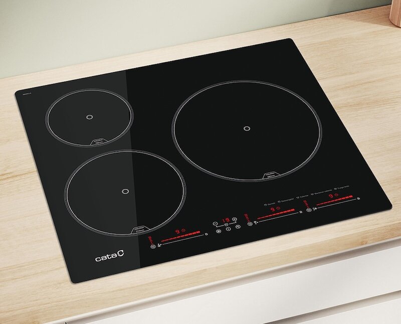 Bếp từ 3 vùng nấu Cata IBS 6303E2 được trang bị bảng điều khiển cảm ứng trực quan