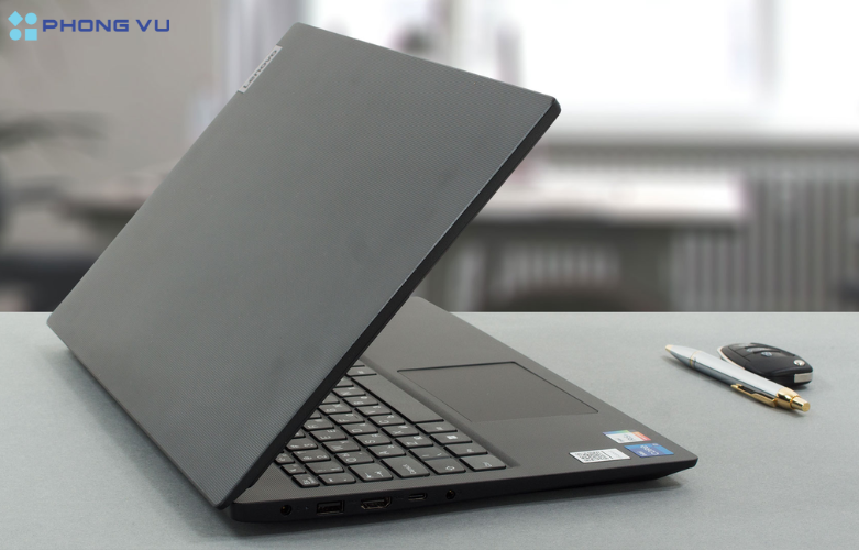 Hình ảnh thực tế Lenovo V15 G3 IAP - 82TT00ARVN (cạnh trái)