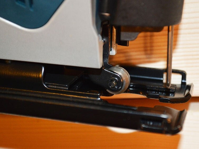 Vị trí lắp lưỡi cắt Máy cưa lọng Bosch