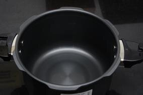 Nồi áp suất Sunhouse LC 400, 4 lít