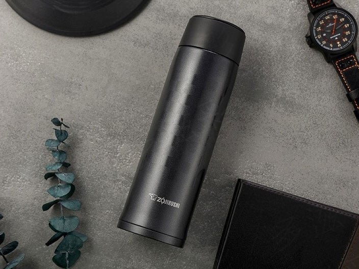 Bình giữ nhiệt Zojirushi SM NAE48SA được làm từ chất liệu thép không gỉ cao cấp