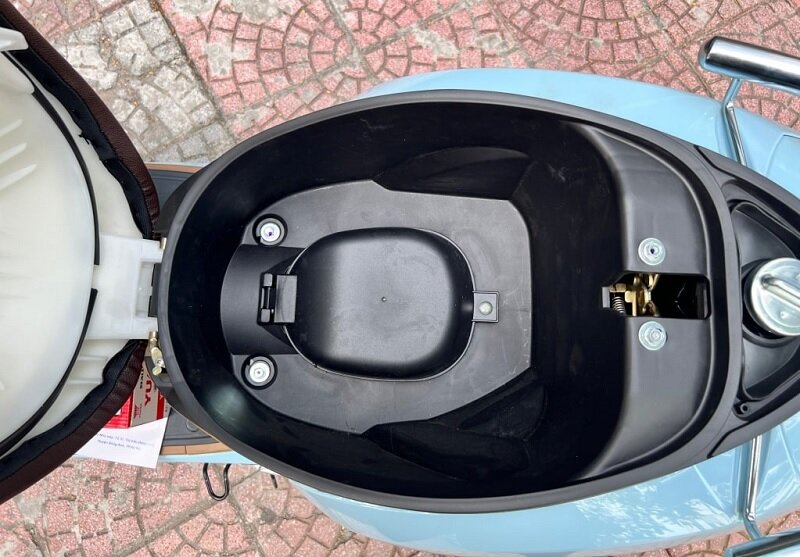 Xe tay ga 50cc Giorno Hyosung cốp chứa đồ dưới yên