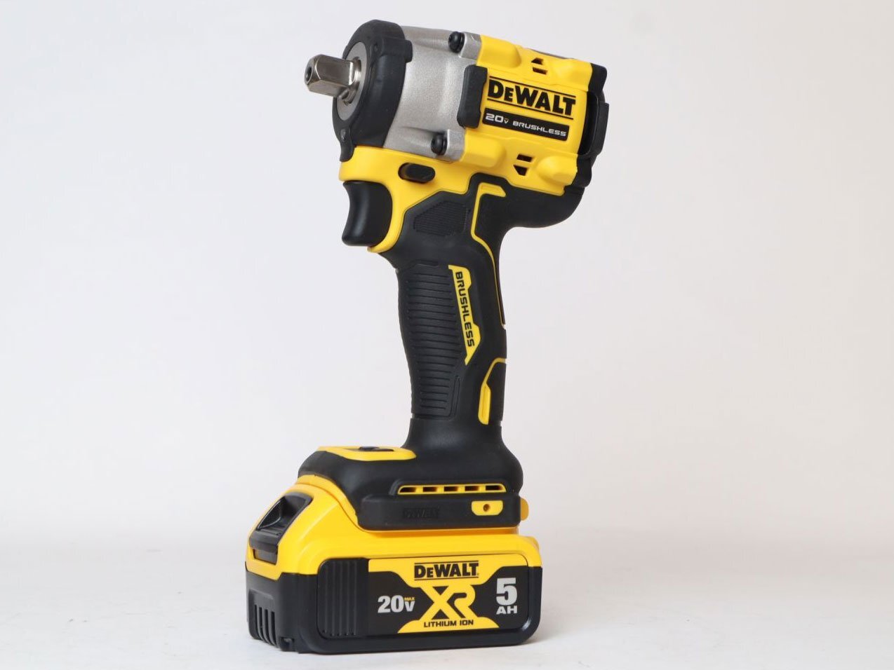 DeWalt DCF922P1 dùng pin 20V max DeWalt DCF922P1