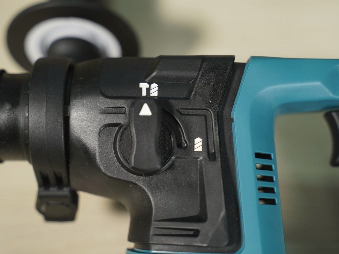 Máy khoan bê tông Makita có búa Máy khoan bê tông Makita