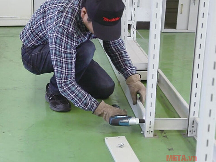 Máy siết bu lông chạy pin Makita TW100DWE