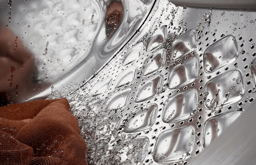 máy giặt cửa trước Electrolux EWF1343R7WC còn được trang bị lồng giặt CareDrum máy giặt cửa trước Electrolux EWF1343R7WC còn được trang bị lồng giặt CareDrum