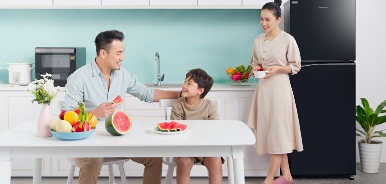 Tủ lạnh Panasonic Inverter 306 lít NR-TV341BPKV 2 Thiết kế tủ lạnh Panasonic NR-TV341BPKV hiện đại, tinh tế