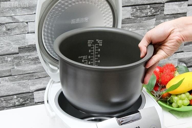 Nồi cơm điện tử 1,8 lít Toshiba RC18NMF (WT)