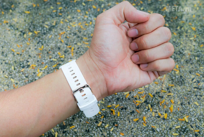 Đồng hồ thông minh theo dõi sức khỏe Garmin Vivomove HR (Sport Edition)