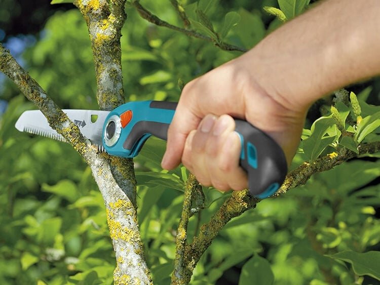 Cưa tay lưỡi gập Gardena có chốt an toàn Cưa tay lưỡi gập Gardena