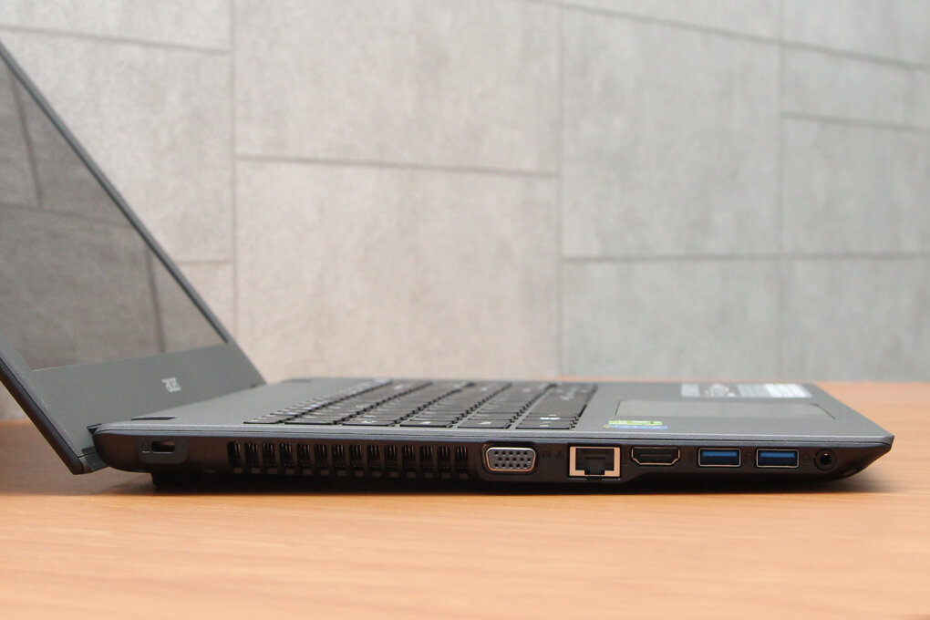Acer E5 573G i5 5200U/4GB/500GB/VGA2GB/Win10 Acer E5 573G i5 5200U/4GB/500GB/VGA2GB/Win10