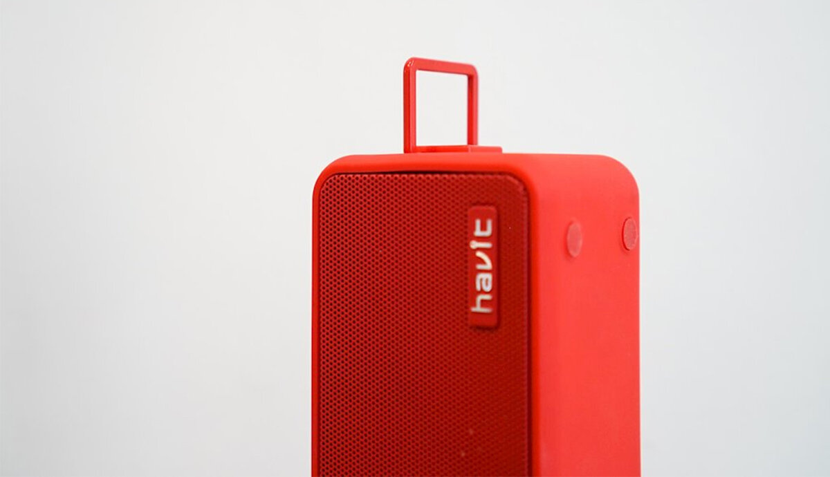 Vòng kim loại trên loa Havit M76 giúp bạn bố trí sản phẩm thuận tiện