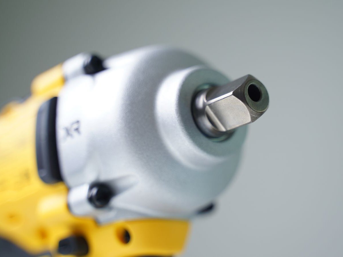 Đầu siết 1/2 inch DeWalt DCF892N-B1