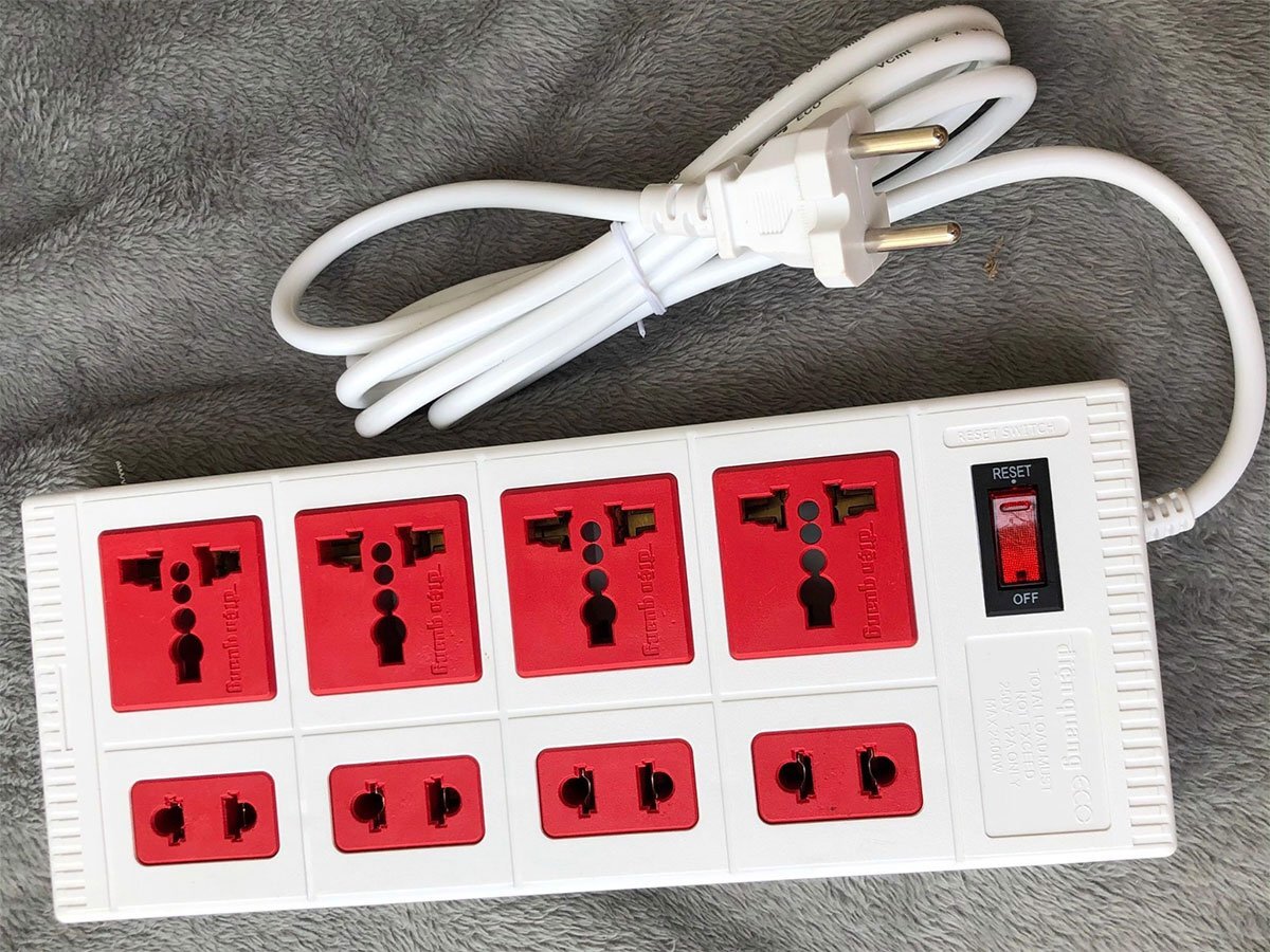 Ổ cắm điện có lỗ cắm bằng đồng Ổ cắm điện