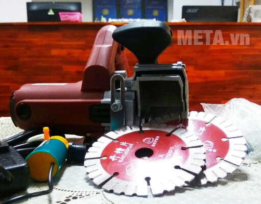 Máy cắt rãnh tường Btec BT211 Máy cắt rãnh tường Btec BT211
