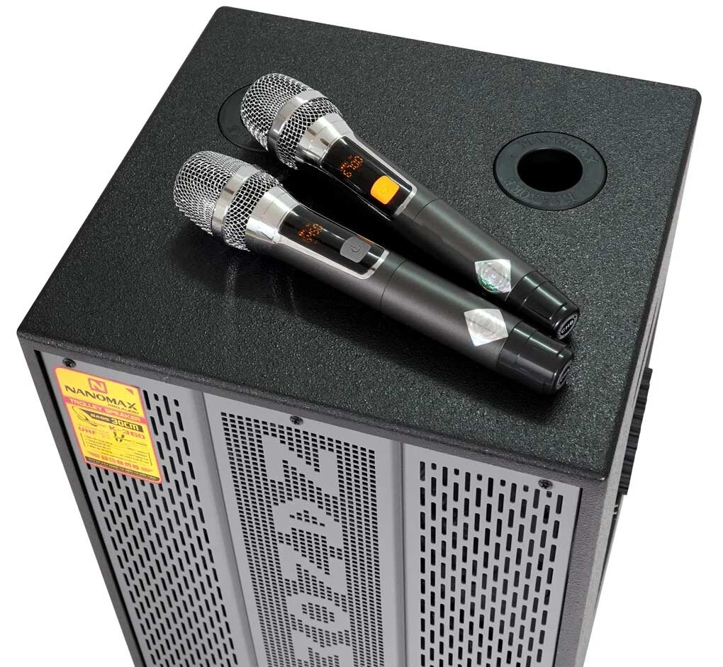 Sản phẩm đi kèm 2 micro không dây UHF chất lượng