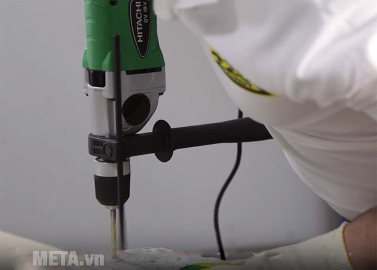 Máy khoan 690W Hitachi DV18V