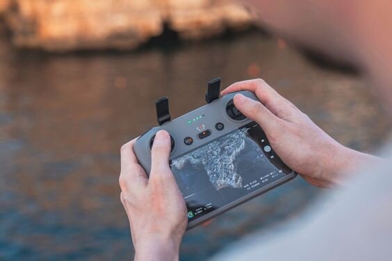 Flycam DJI Mini 4 Pro Fly More Combo điều khiển thông minh