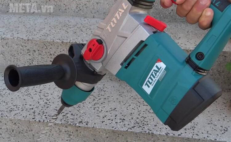 Máy khoan đục bê tông Total TH118366 - 1800W