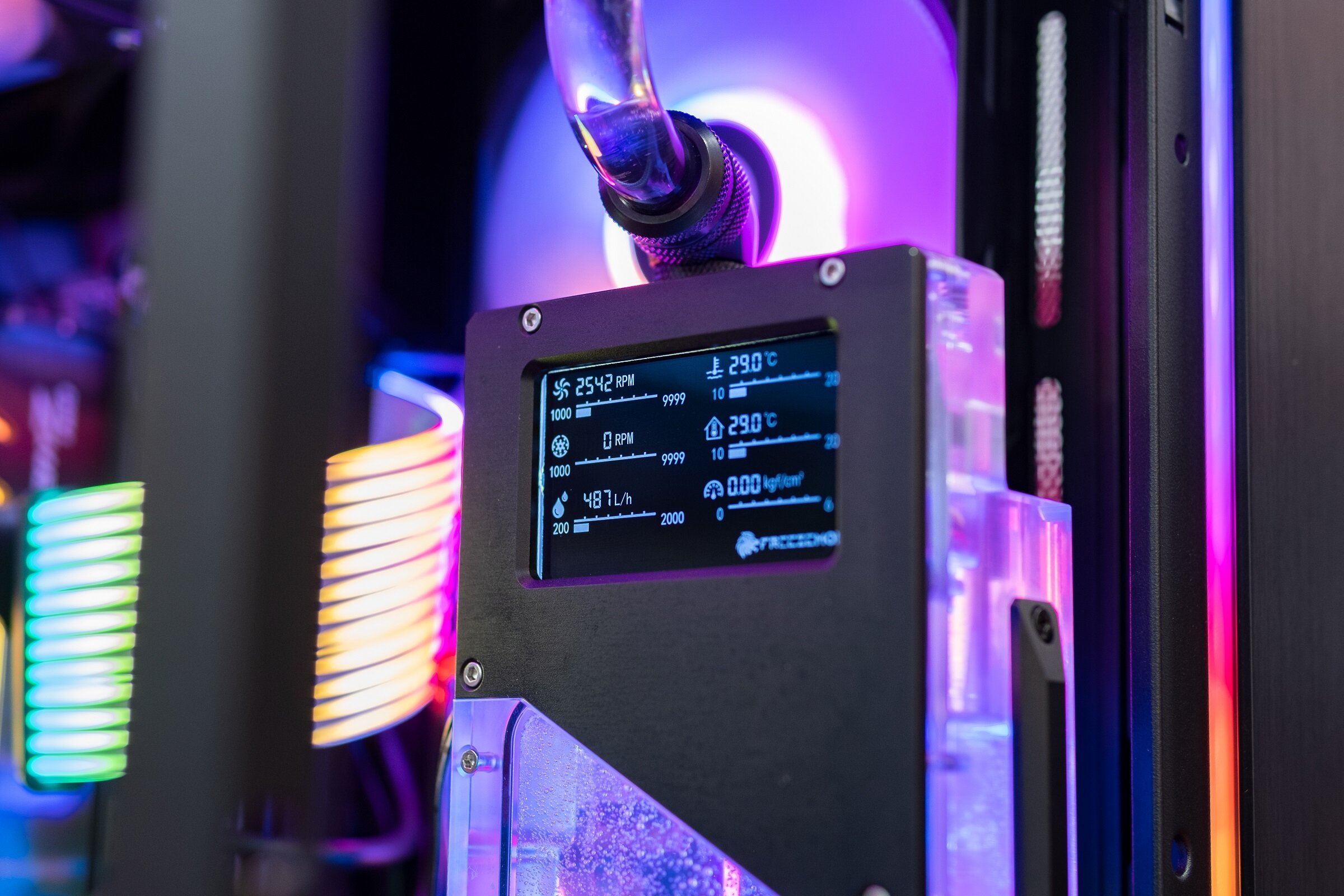 Bơm Freezemod DDC 150mm PUB-FXDDC hiển thị thông số qua mặt LED