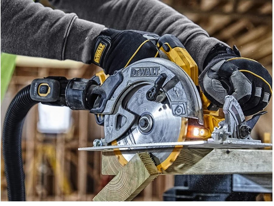 Máy cưa đĩa Dewalt DCS570P2