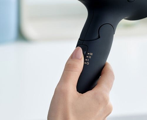 Máy sấy tóc Panasonic EH-NA98-K645 được trang bị 3 tốc độ sấy 