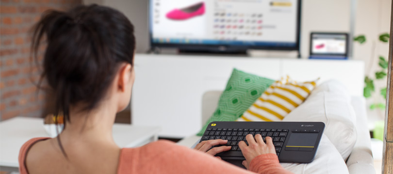 Bàn phím không dây tích hợp chuột cảm ứng Logitech K400 PLUS