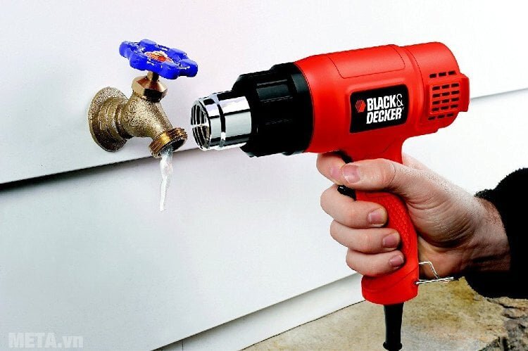 Máy thổi hơi nóng Black&Decker KX1800 có công suất hoạt động mạnh mẽ 