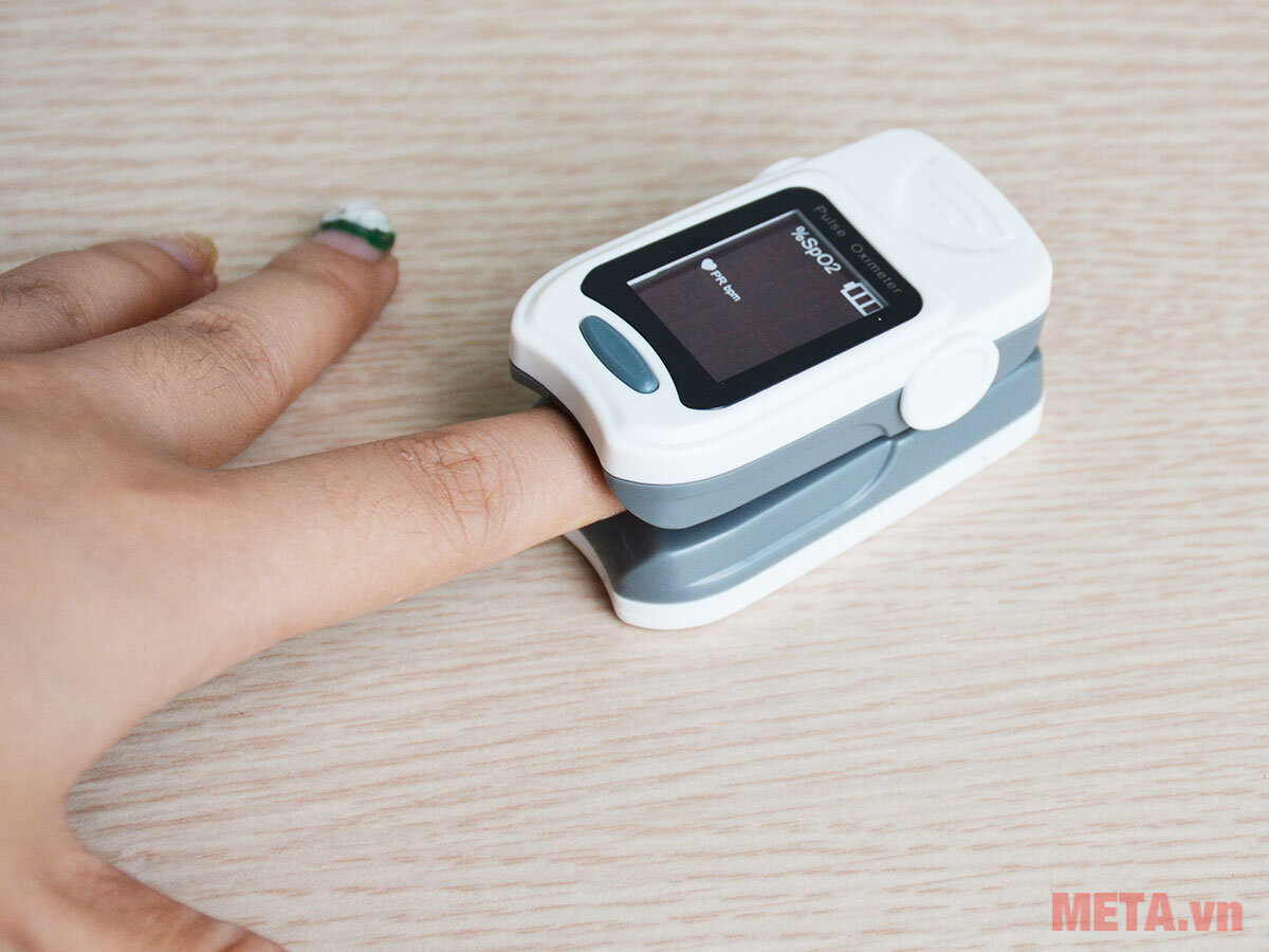 Máy đo nhịp tim và SpO2 iMediCare iOM A3