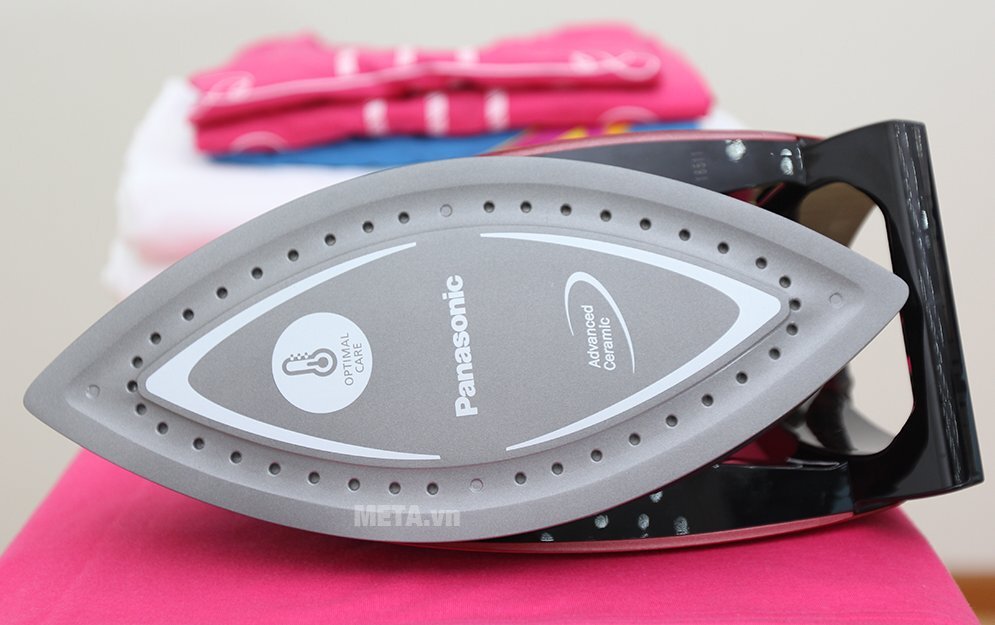 Bàn là hơi nước Panasonic NI-WT980RRA