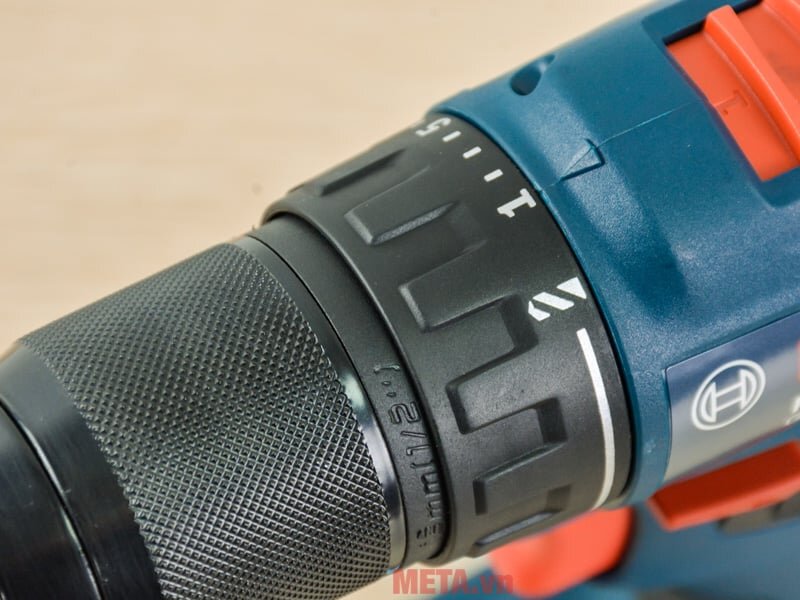 Máy khoan vặn vít dùng pin