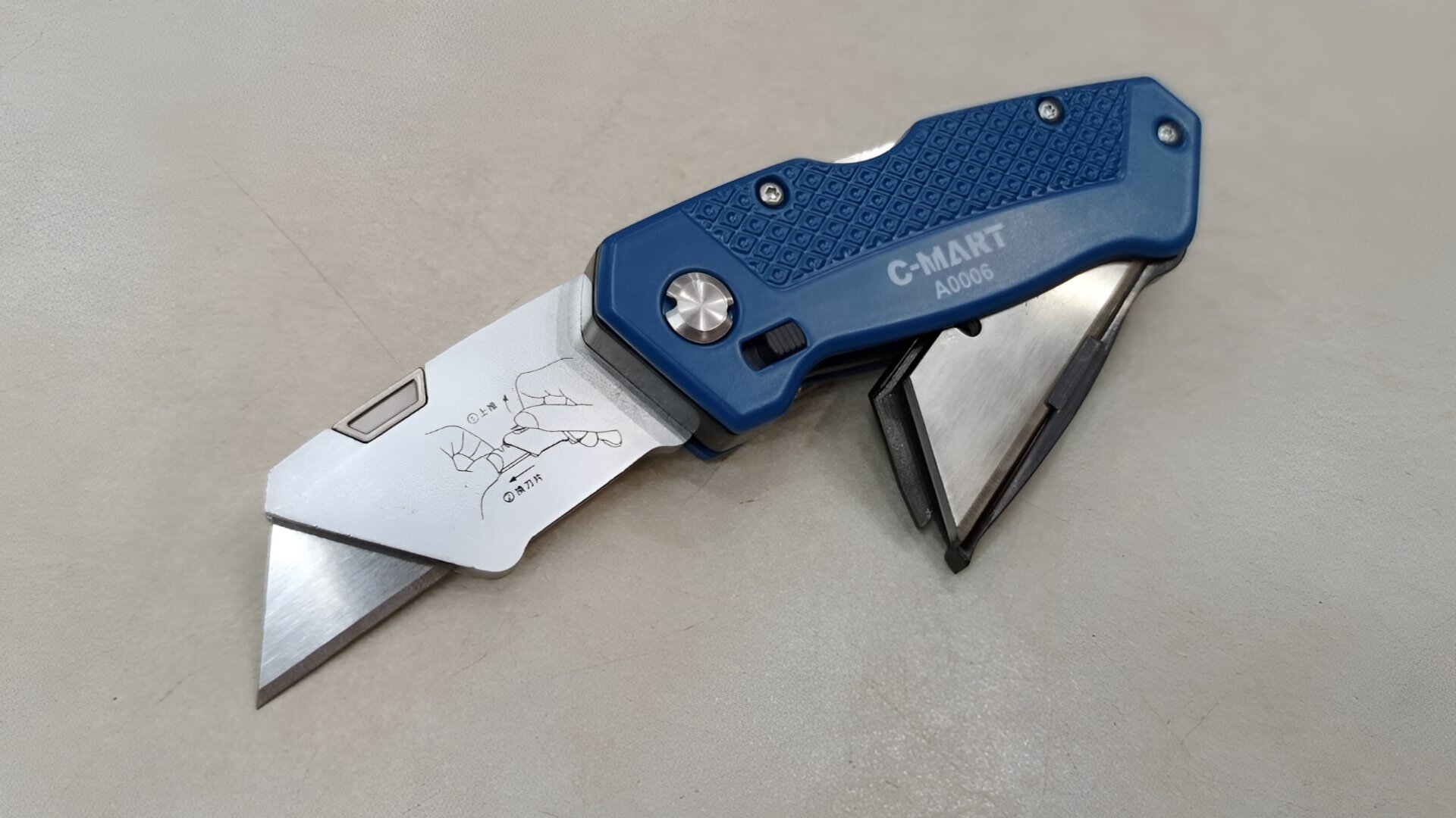 Dao rọc cáp loại xếp có 6 lưỡi kèm theo C-mart A0006