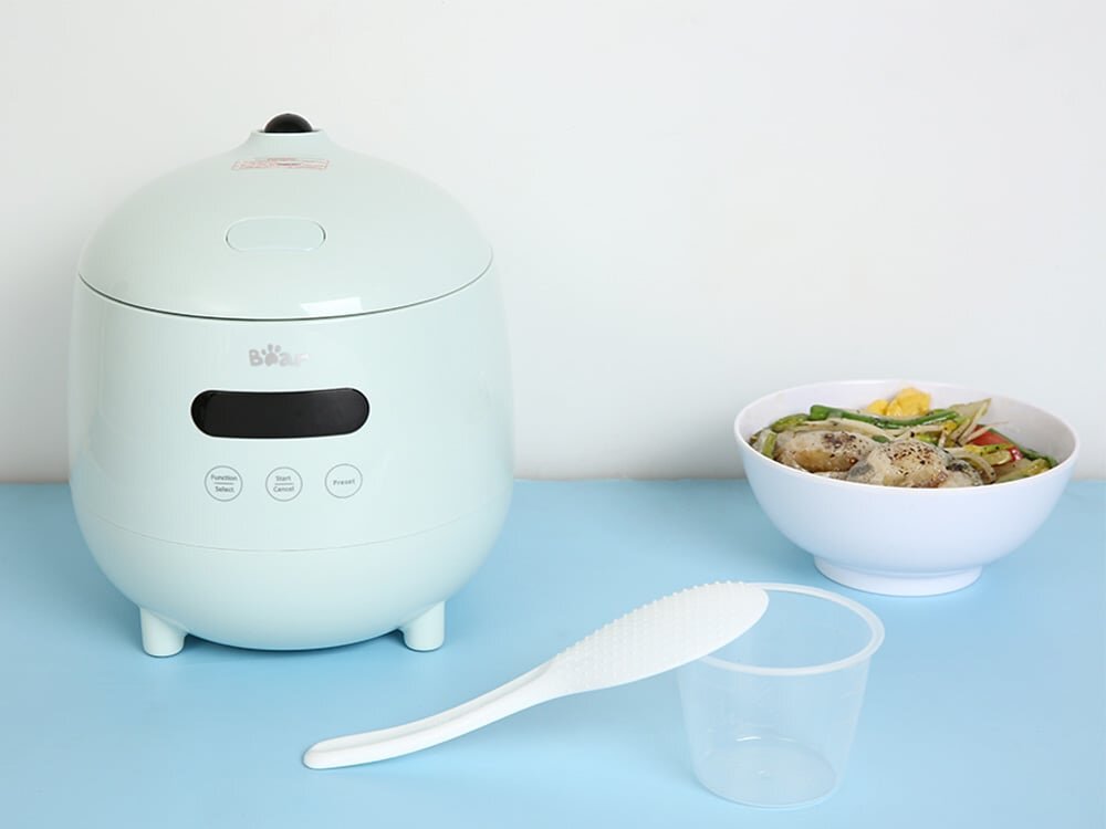 Nồi cơm điện Bear DFB-B12F1 có dung tích nhỏ chỉ 0,3 lít có thể nấu được 3 - 4 cốc gạo