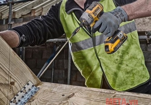 Máy khoan vặn vít động lực Dewalt DCD796M2