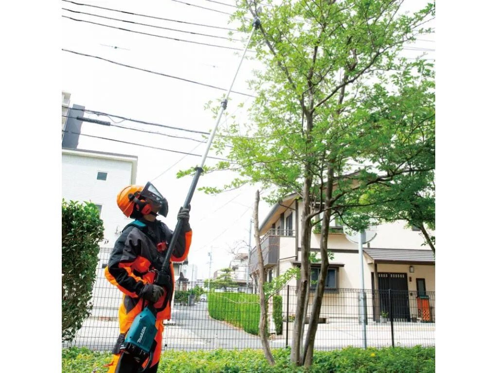 Máy cưa cành trên cao dùng pin Makita DUA301ZB 18V Máy cưa cành trên cao dùng pin Makita DUA301ZB 18V