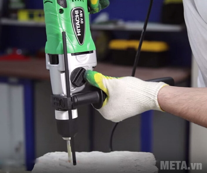 Máy khoan 690W Hitachi DV18V